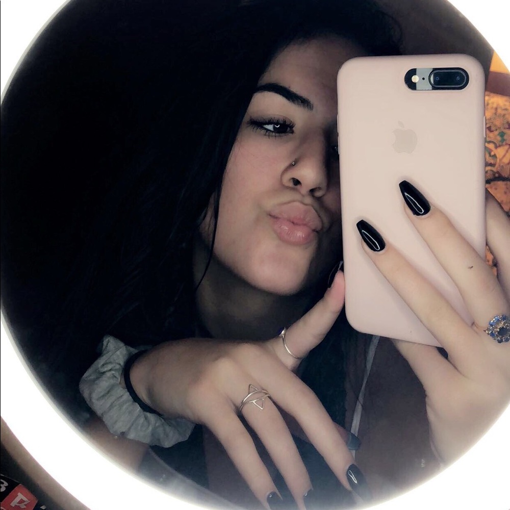 Meet your Posher, Kaylie